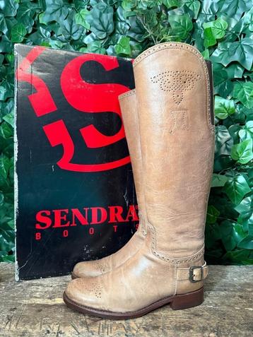 zo goed als nieuw hoge laars van Sendra maat 38  beschikbaar voor biedingen