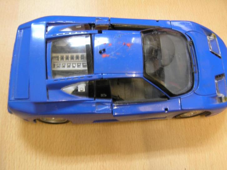 verzamelaar - modelauto 1:18 - Maisto - Bugatti - EB 110, Hobby en Vrije tijd, Modelauto's | 1:18, Gebruikt, Auto, Maisto, Ophalen of Verzenden