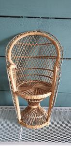 Vintage poppenstoeltje pauwenstoel riet /rotan, Ophalen of Verzenden, Zo goed als nieuw