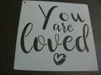 0985-2-HERBRUIKBAAR SJABLOON – TEKST: YOU ARE LOVED, Ophalen of Verzenden, Nieuw, Materiaal