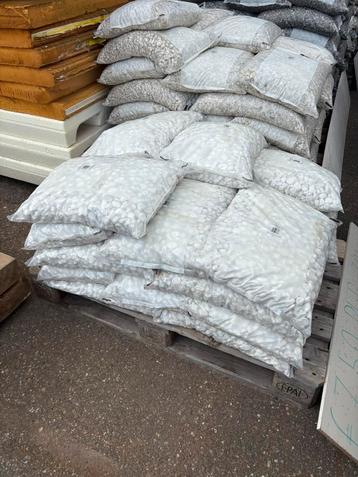 UITVERKOOP ZAND EN GRIND ZAKKEN beschikbaar voor biedingen