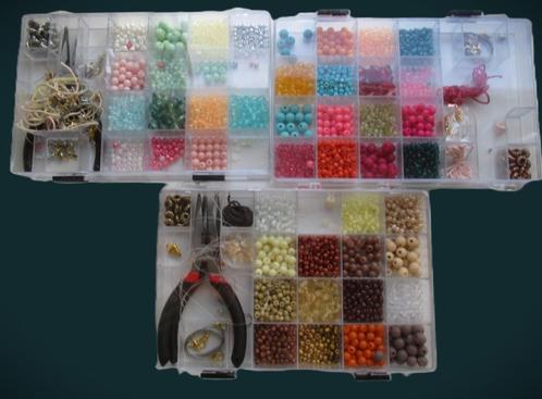 Kralen~Luxe kralendoos 3x + tang~Sieradenset~dozen met kraal, Hobby en Vrije tijd, Kralen en Sieraden maken, Zo goed als nieuw