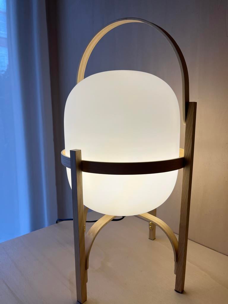 Tafel lamp in de stijl Santa Cole Cestita, Ophalen of Verzenden, Zo goed als nieuw, Minder dan 50 cm
