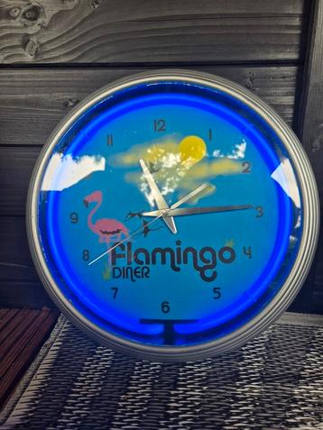 Diner klok Neon 80s stijl blauw beschikbaar voor biedingen