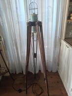 Unieke staande lamp met kooilampen op antiek houten statief, Huis en Inrichting, Lampen | Vloerlampen, Ophalen, Gebruikt, 150 tot 200 cm