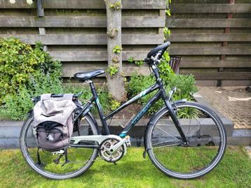 Goede sportieve damesfiets maat 57 / 28 inch beschikbaar voor biedingen
