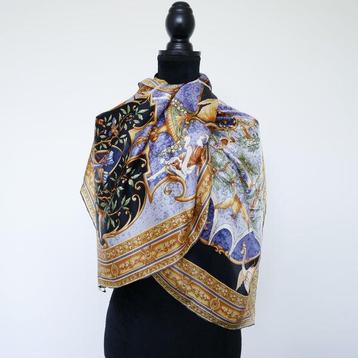 100% zijden sjaal beschikbaar voor biedingen