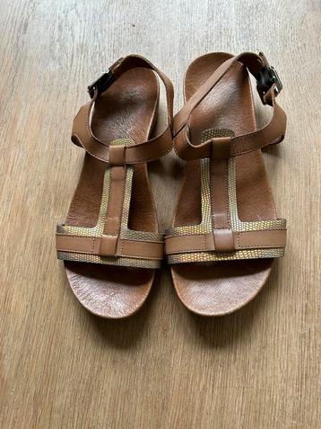 Mooie, compleet leren sandalen, maat 38 beschikbaar voor biedingen