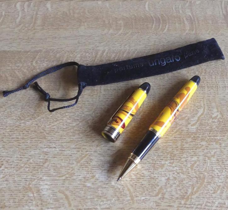 Parfums Ungaro pen geel bruin parfum reclame artikel, Verzamelen, Merken en Reclamevoorwerpen, Gebruikt, Gebruiksvoorwerp, Ophalen of Verzenden