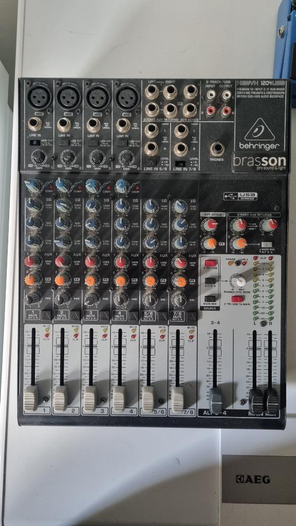 Behringer Xenyx X1204 USB mixer, Muziek en Instrumenten, Mengpanelen, Gebruikt, 10 tot 20 kanalen, Microfooningang, Ophalen of Verzenden