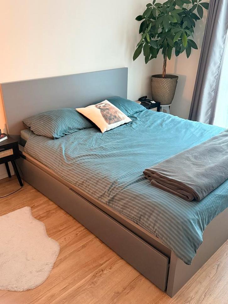 IKEA Malm bedframe (zonder matras) 160x200 grijs met 4 lades, Huis en Inrichting, Slaapkamer | Bedden, Zo goed als nieuw, Tweepersoons