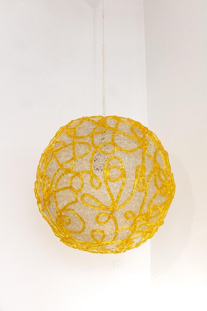 Spaghetti swag hanglamp Mid-Century bol met oranje slierten, Huis en Inrichting, Lampen | Hanglampen, Gebruikt, Minder dan 50 cm