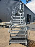 Stalen hoektrap gegalv. Hoog 3,48 mtr. Nob084, Doe-het-zelf en Verbouw, Ladders en Trappen, Ophalen, Zo goed als nieuw, 2 tot 4 meter
