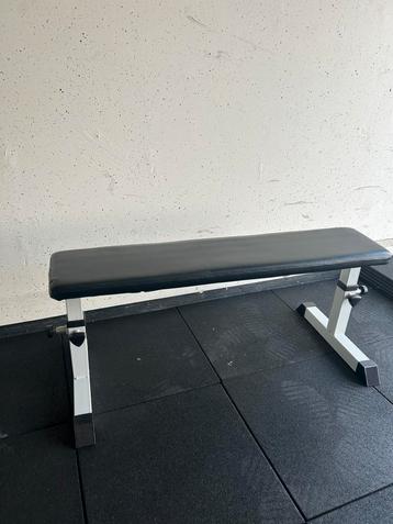 Gorilla Sports Flat Bench beschikbaar voor biedingen