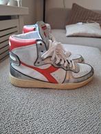 Diadora heritage 44 wit zilver rood  ZGAN, Ophalen of Verzenden, Zo goed als nieuw, Wit