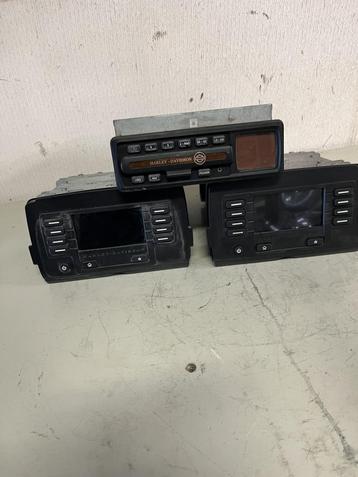 Div originele Harley radios beschikbaar voor biedingen