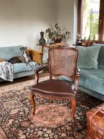 Mooie oude Franse (?) stoel, Antiek en Kunst, Antiek | Meubels | Stoelen en Banken, Ophalen