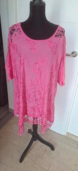 29)Te koop ZGAN roze tuniek met kant 1maat ongeveer 52/54, Kleding | Dames, Grote Maten, Zo goed als nieuw, Blouse of Tuniek, Roze