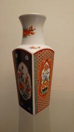 Chinees porseleinen vaas, handbeschilderd met bloemmotieven, Overige kleuren, Aardewerk of Porselein, Ophalen of Verzenden, Zo goed als nieuw