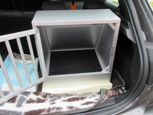 Hundos autobench formaat, met afmetingen van 45x50x48 cm,, Dieren en Toebehoren, Hondenbenches, Zo goed als nieuw, Ophalen