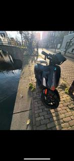 Orriginele Vespa Sprint 2025 nieuw 50cc, Fietsen en Brommers, Ophalen, Overige modellen, Maximaal 45 km/u, Zo goed als nieuw