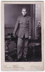 CDV - Militair Kepi Stoel Tafel - Foto Henning Middelburg, Gebruikt, Foto, Ophalen of Verzenden, Voor 1940