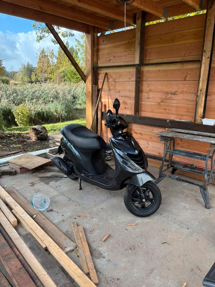 Piaggio Zip metalic antraciet 2012, Fietsen en Brommers, Scooters | Piaggio, Gebruikt, Zip, Maximaal 45 km/u, Benzine, Ophalen