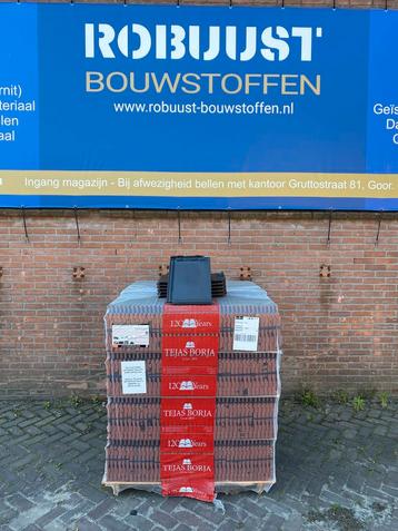 Grote partij vlakke dakpannen, 12,50 p/m2 excl. beschikbaar voor biedingen