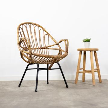 Prachtige vintage rotan stoel beschikbaar voor biedingen