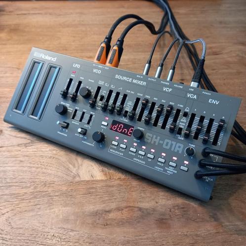 Roland SH-01A (SH-101) Boutique Soundmodule, Muziek en Instrumenten, Synthesizers, Zo goed als nieuw, Overige aantallen, Roland