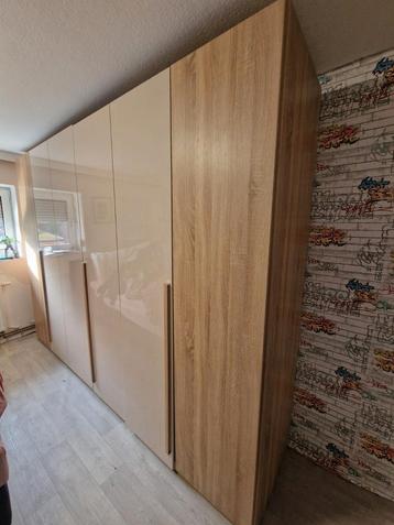 Kledingkast  beschikbaar voor biedingen