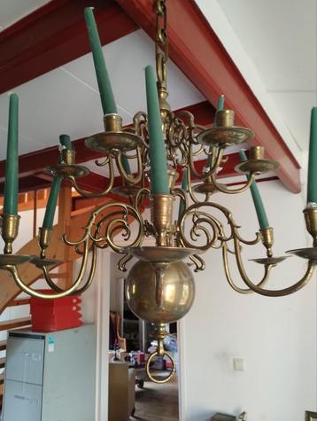 Antieke koperen kaarsen kroon beschikbaar voor biedingen