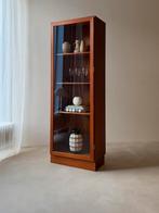 Omann Jun teakhouten vitrinekast jaren 60 Deens design, Ophalen of Verzenden, Zo goed als nieuw, Glas, Deens design