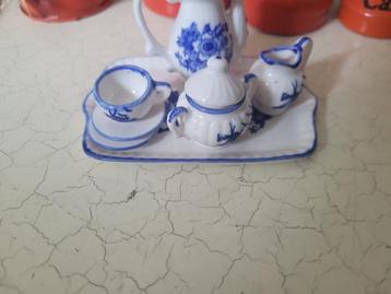 poppenhuis serviesje vintage aardewerk  beschikbaar voor biedingen