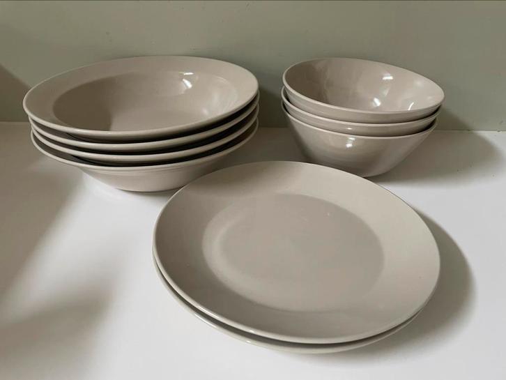 IKEA servies beige, ontbijtbordjes, pastabordjes, schaaltje,, Huis en Inrichting, Keuken | Servies, Zo goed als nieuw, Bord(en)
