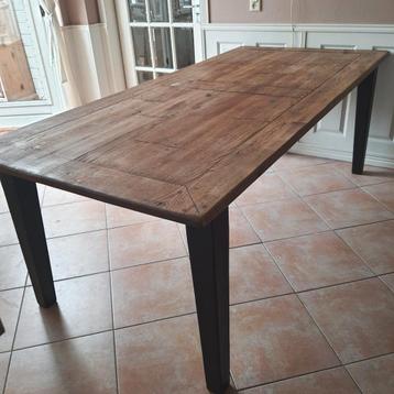 Eettafel beschikbaar voor biedingen