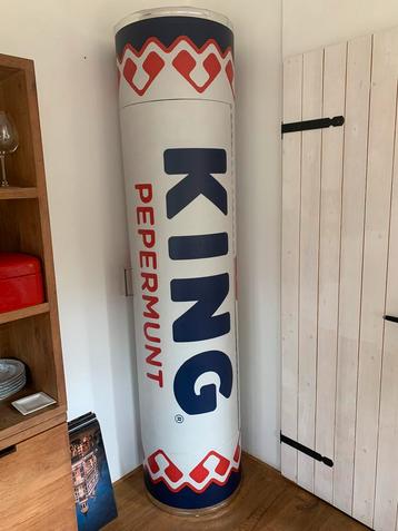 Unieke KING Pepermunt Vitrinekast beschikbaar voor biedingen