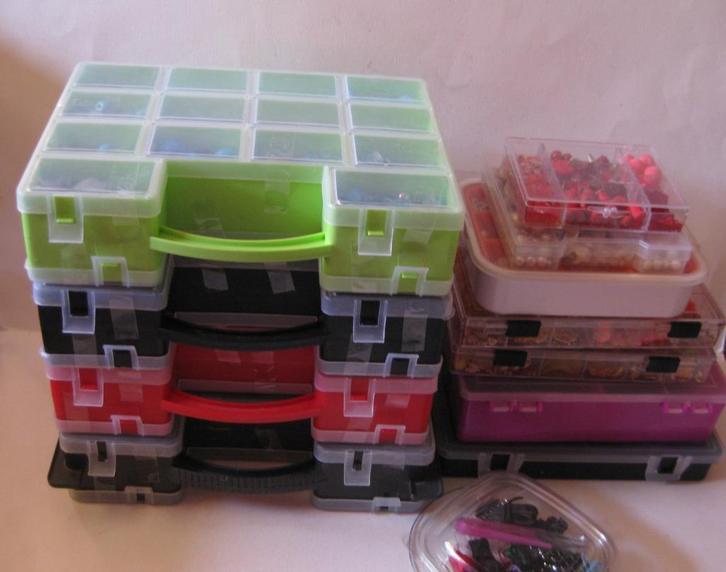 Partij kralen + onderdelen sieraden maken / 12 dozen, Hobby en Vrije tijd, Kralen en Sieraden maken, Zo goed als nieuw, Kraal