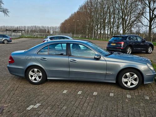 Mercedes-Benz E-Klasse 2.1 CDI E220 Sedan AUT 2005 Grijs, Auto's, Mercedes-Benz, Particulier, E-Klasse, Diesel, Euro 3, C, Sedan