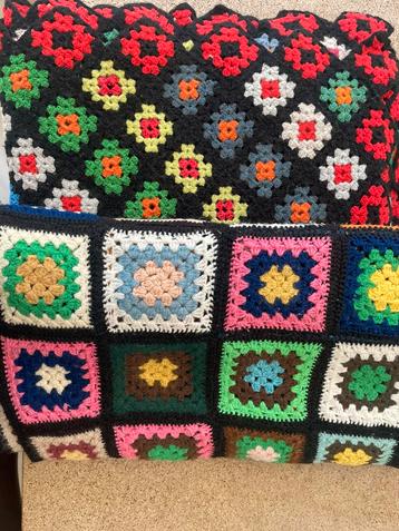 2 Granny square dekens retro vintage  beschikbaar voor biedingen