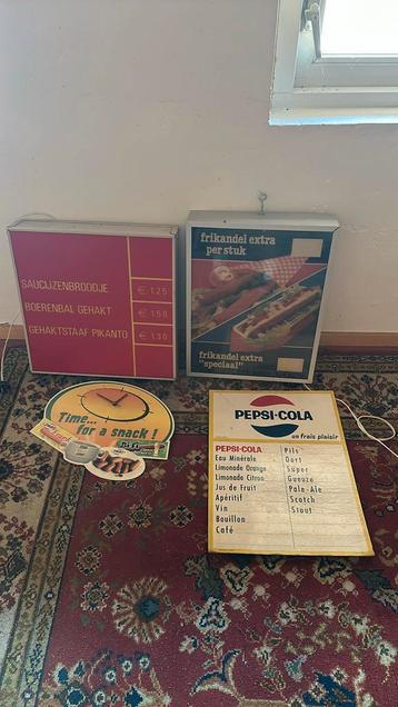 2 lichtborden, pepsi memo en klok beschikbaar voor biedingen