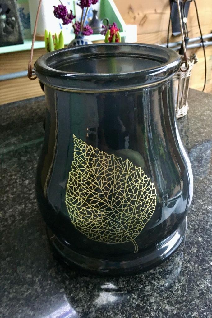 windlicht kandelaar donker glas met gouden blad vaas, Huis en Inrichting, Woonaccessoires | Kandelaars en Kaarsen, Zo goed als nieuw