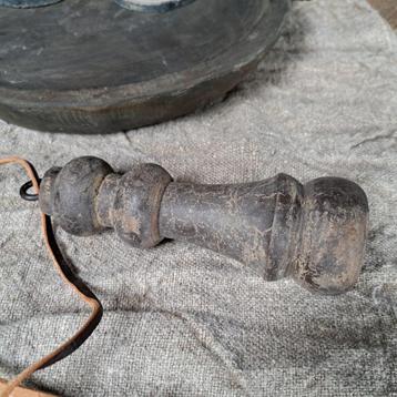 Landelijke houten klos hanger leren veter sober 20cm *Etage3 beschikbaar voor biedingen