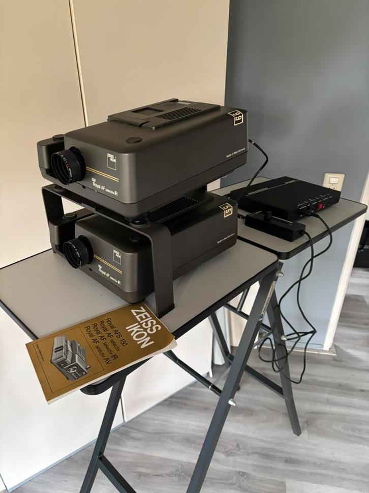 Twee professionele diaprojectoren met overvloeiunit, Audio, Tv en Foto, Diaprojectors, Zo goed als nieuw, Ophalen