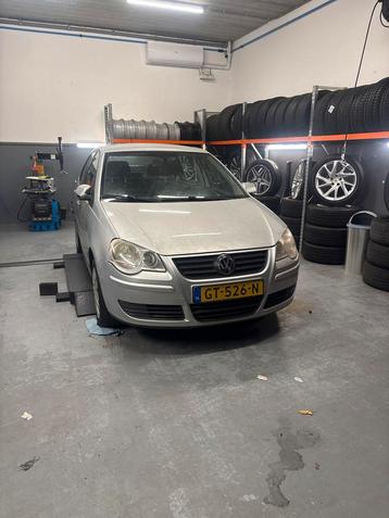 Volkswagen Polo 1.2 47KW 2008 Grijs beschikbaar voor biedingen