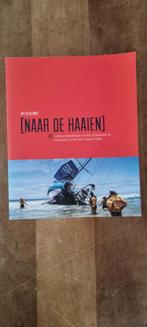 Peter Klomp - Naar de haaien, Peter Klomp, Ophalen of Verzenden, Zo goed als nieuw, Natuurwetenschap