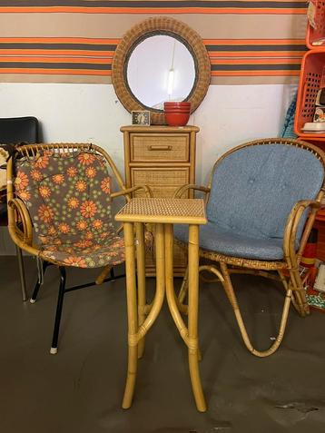 Vintage rotan/ rieten side table/ planten tafel beschikbaar voor biedingen