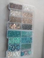 Gouden kralen en groen-blauwe kralen., Ophalen, Kraal