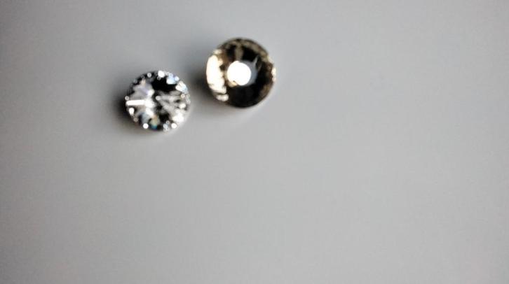 17 SCHITTERENDE SWAROVSKI KNOPEN TE KOOP, Verzamelen, Swarovski, Nieuw, Overige typen, Ophalen