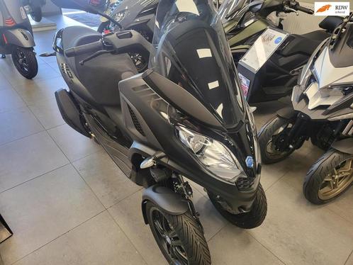 Piaggio MP3 300 HPE DEEP BLACK 2024 ZGAN 1500KM ORI NL, Motoren, Motoren | Piaggio, Bedrijf, Overig